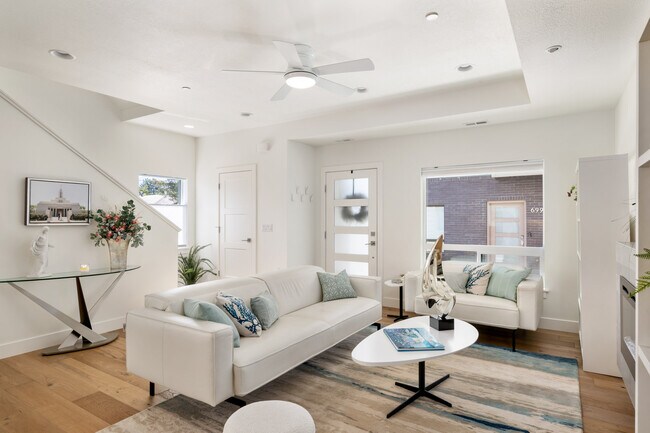 Foto del edificio - 6988 S Brookhill Dr