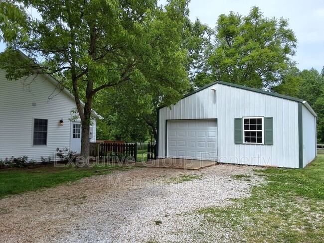 Building Photo - 1318 Tabbs Hollow Rd