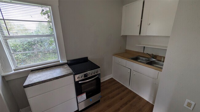 Foto del edificio - 6523 Avenue C