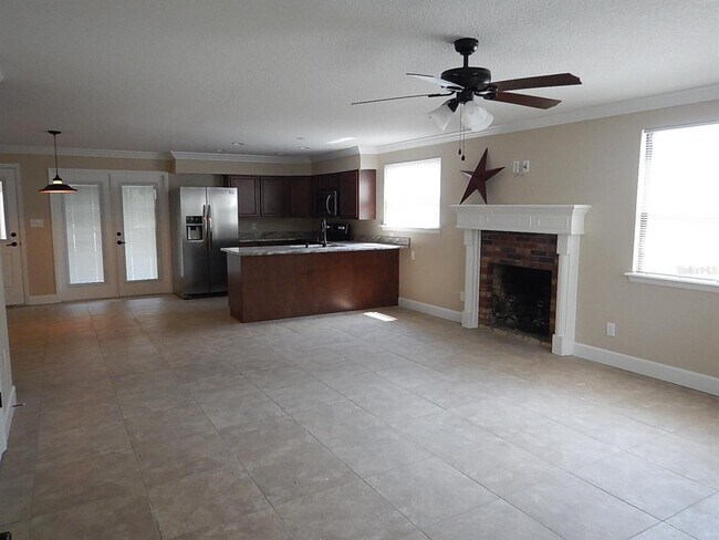 Foto del edificio - 17345 Porter Ave