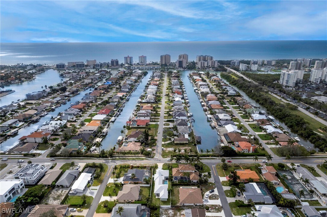 Foto principal - 10842 Vanderbilt Dr