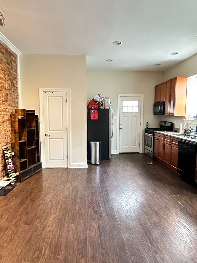 Building Photo - 1835 Moore: Newly Renovated!!!!