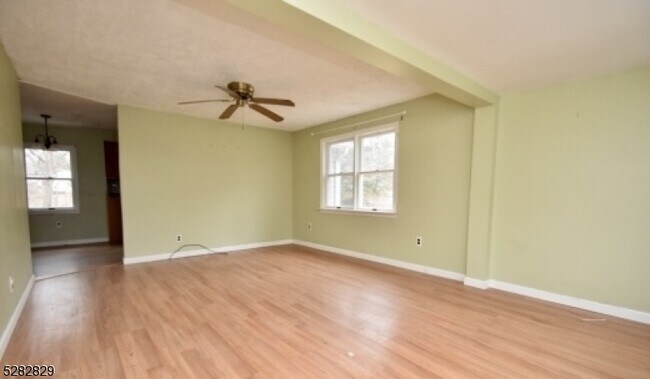 Building Photo - 3 Maple Ave