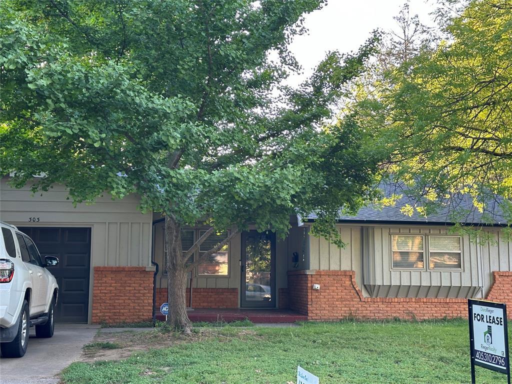 Primary Photo - 303 S Mercedes Dr