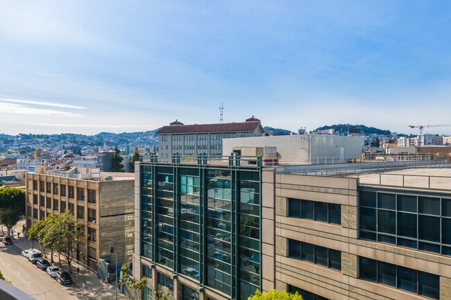 Building Photo - 140 S Van Ness Ave