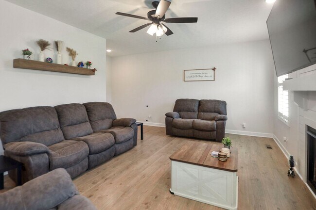 Foto del edificio - Pet Friendly Four Bedroom!