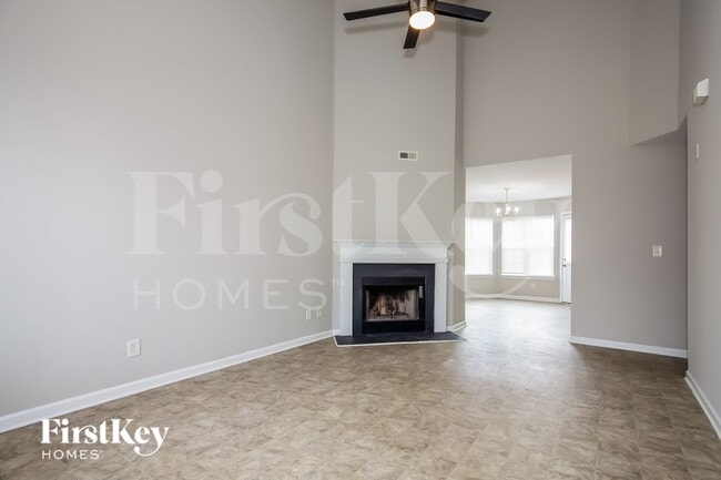 Foto del edificio - 7301 Hidden Creek Dr