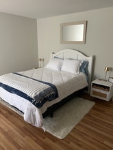 Building Photo - 2011 N Hwy 17