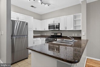 Building Photo - 12905 Centre Park Cir