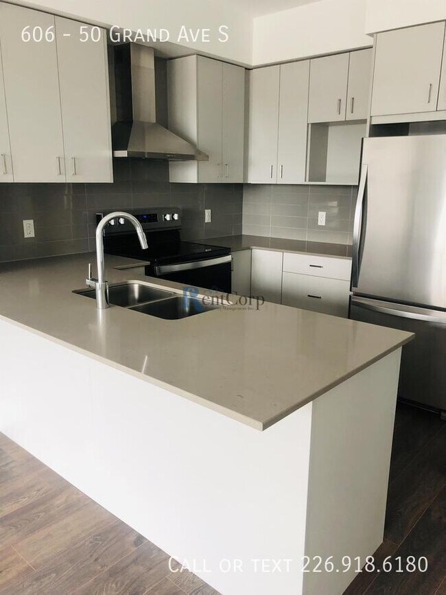 Photo du bâtiment - 50-650 Grand Ave S