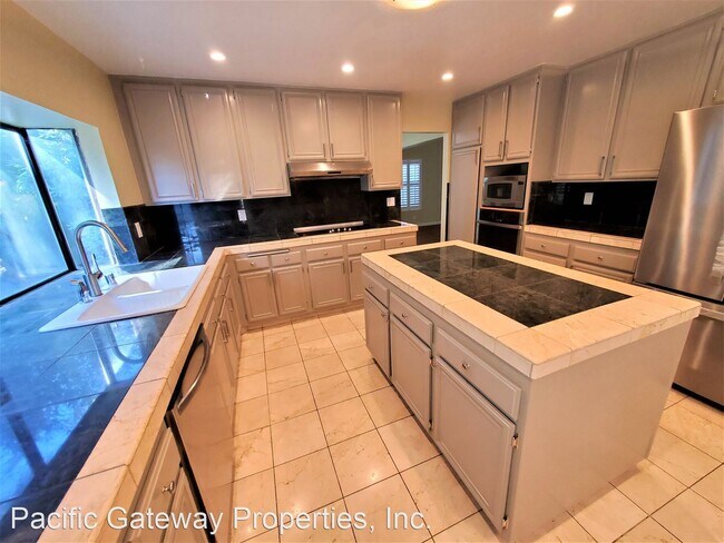 Building Photo - 5 br, 2.5 bath House - 5259 Rio Grande Dr