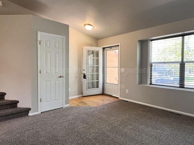 Foto del edificio - 5851 Granby Hill Dr