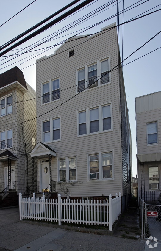 Building Photo - 281 Cator Ave