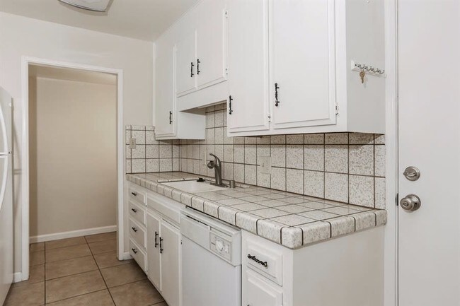 Building Photo - 5709 Ellis Ct