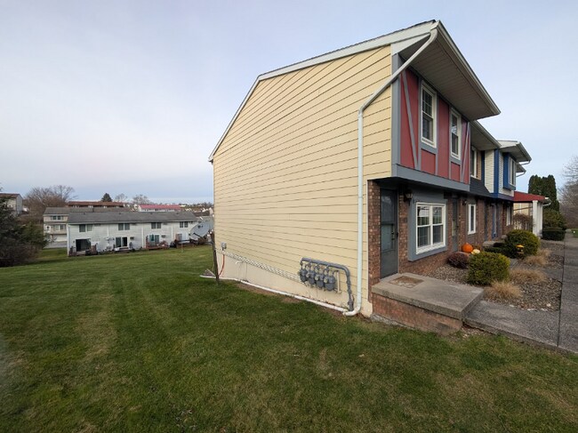 Foto del edificio - 628 Peachview Ln