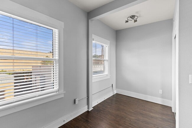 Building Photo - 138 Elm Ave