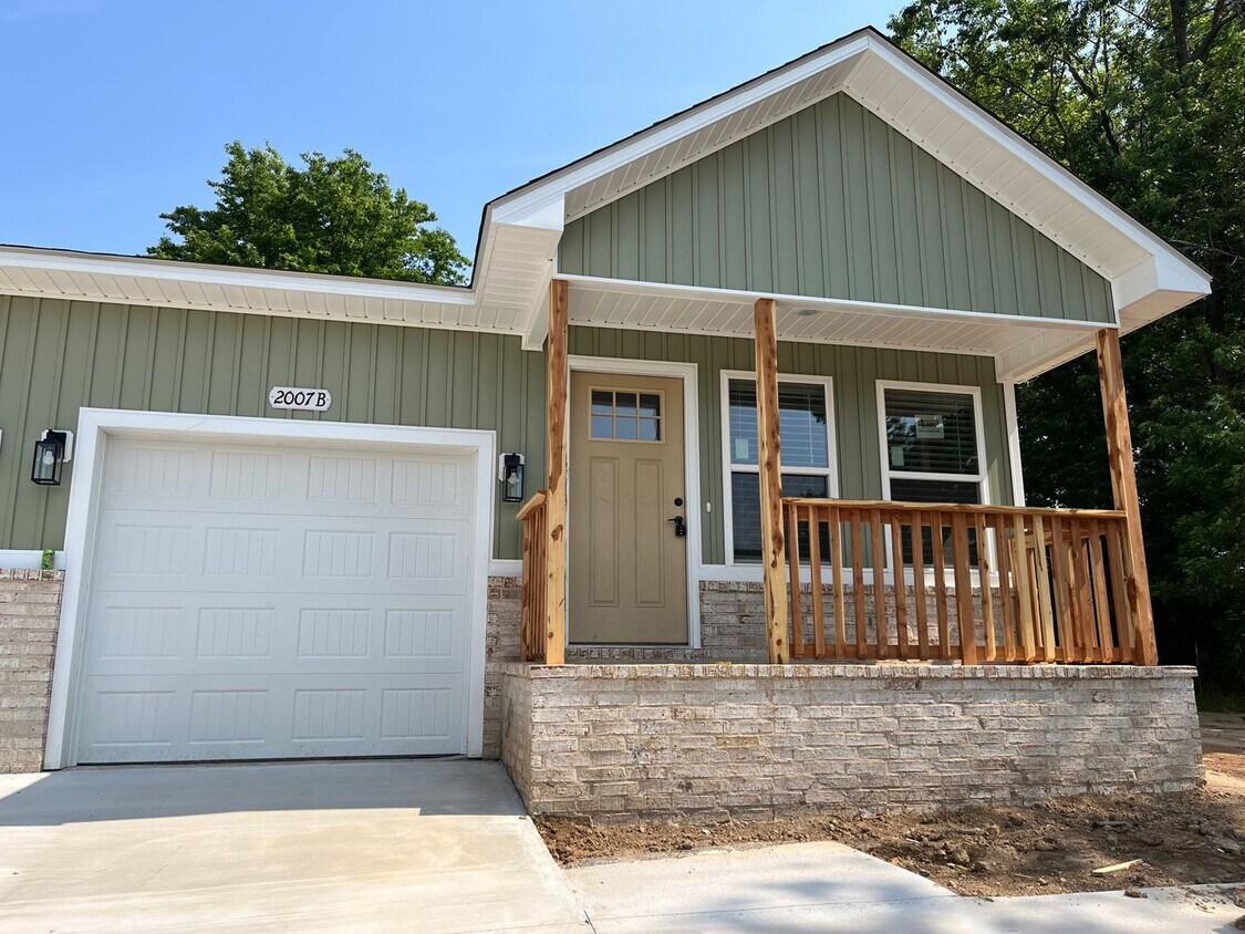 Foto principal - COX-CEDAR ST