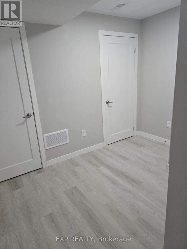 Photo du bâtiment - 87 Wellington St E