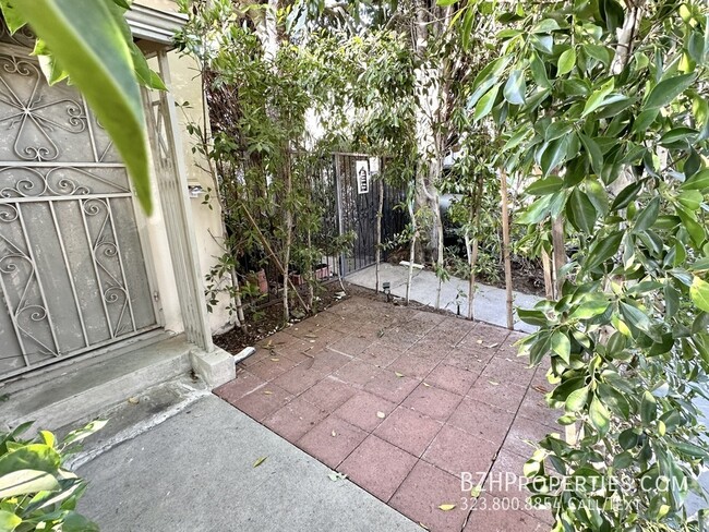 Foto del edificio - Serene WeHo Oasis - Your Perfect 1-Bedroom...