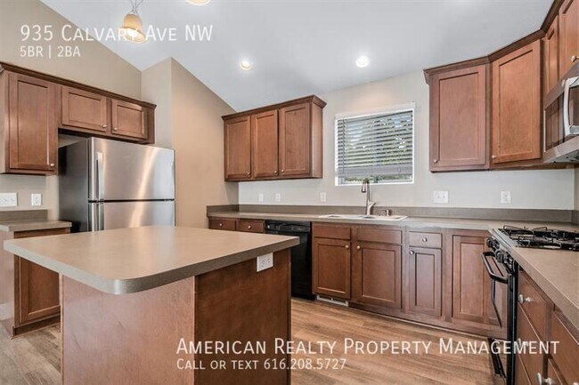 Foto del edificio - 935 Calvary Ave NW