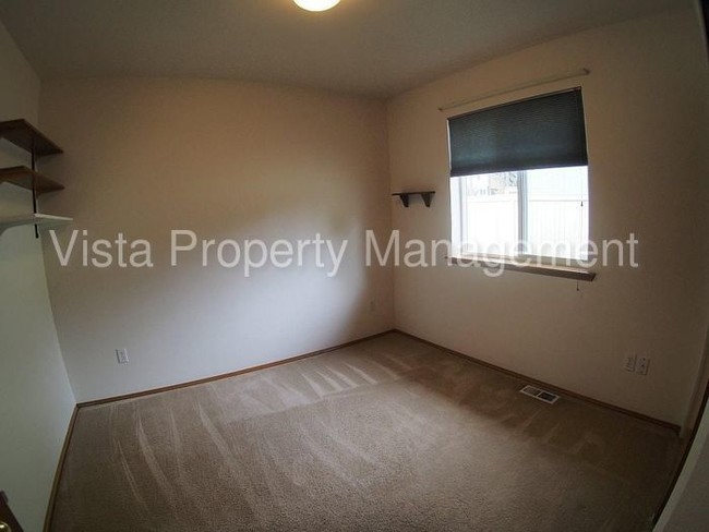 Building Photo - 9208 Vancouver Dr NE