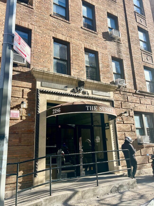 Foto del edificio - 2186 Cruger Ave