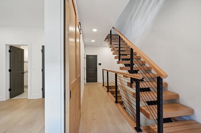 Foto del edificio - 526 Riverfront Ln