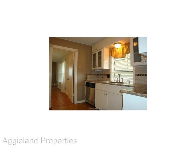 Building Photo - 4 br, 3 bath House - 1001 Puryear