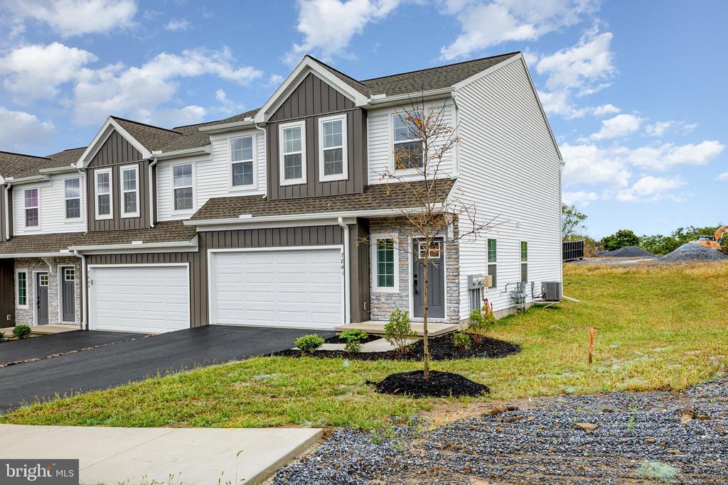 Foto principal - 7841 Briarwood Dr