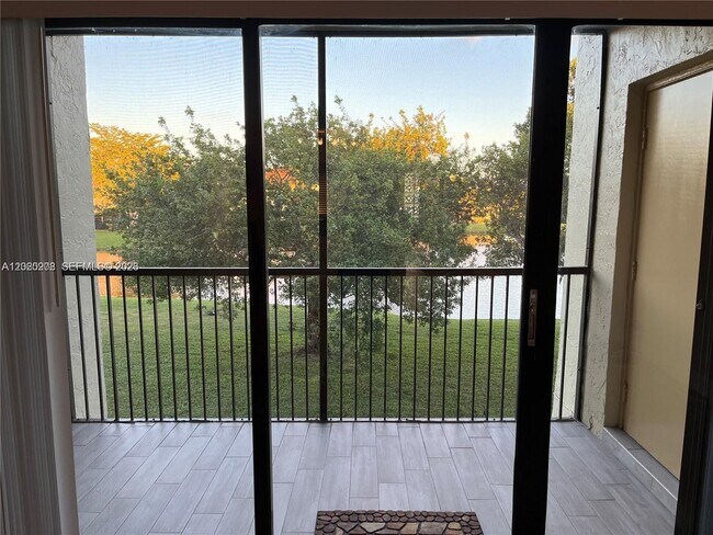 Foto del edificio - 436 Lakeview Dr