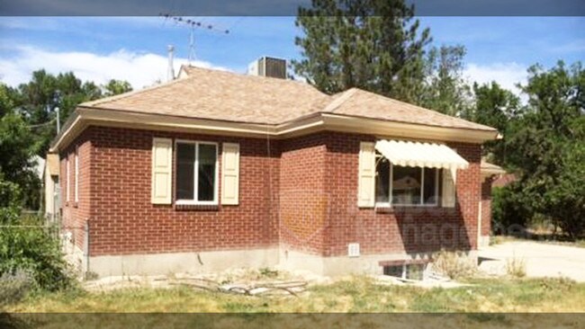 Building Photo - 1056 W Macfarland Dr