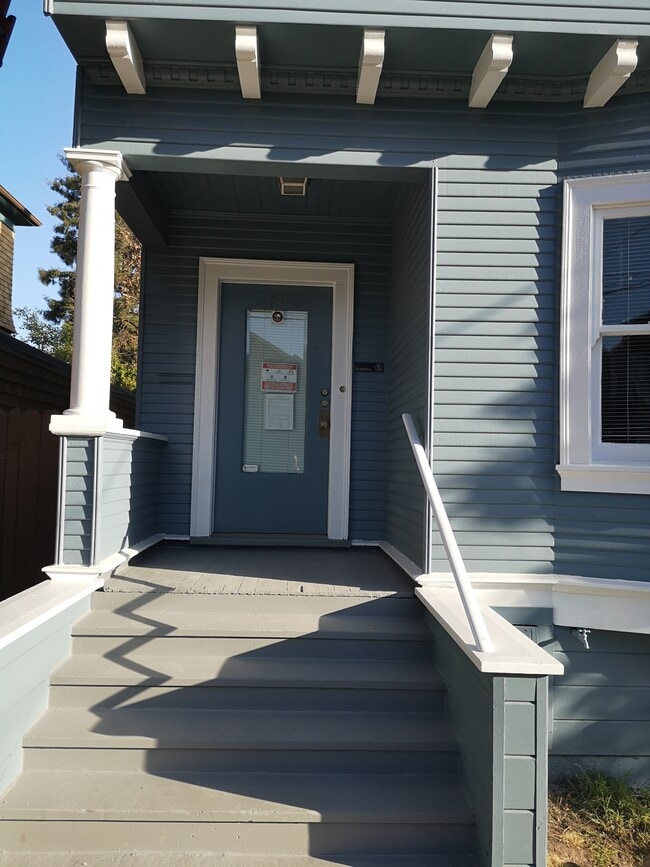 Building Photo - 2406 Blake St