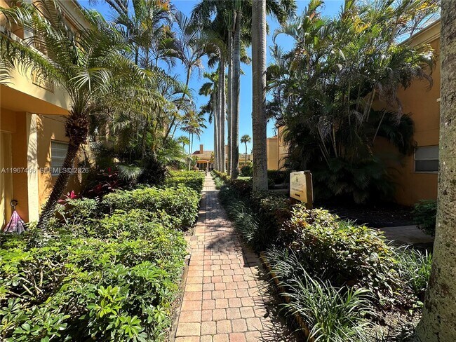 Foto del edificio - 18017 NW 68th Ave