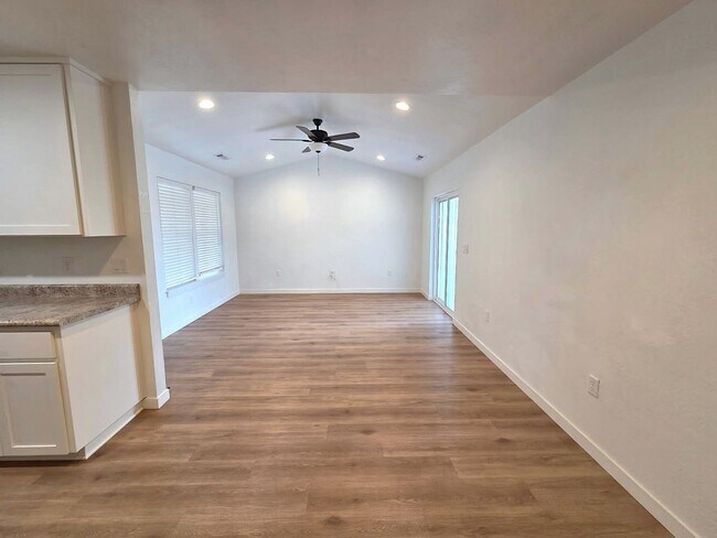 Foto del edificio - Newer Two bedroom/Two bath Duplex | Available NOW
