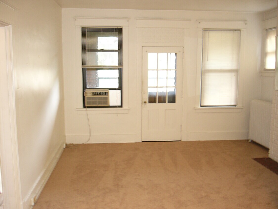Living Room With Screened in Porch - 5556 Avondale Plz (Pittsburgh, PA)