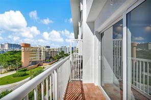 Foto del edificio - 17800 Atlantic Blvd