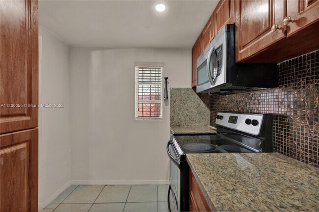 Foto del edificio - 2145 SW 7th St