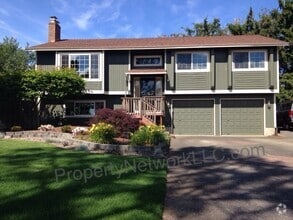 Building Photo - 2864 NE Linden Ave
