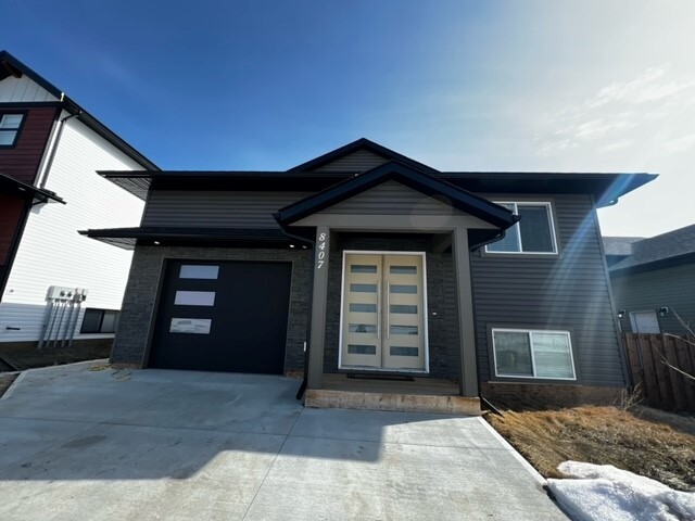 Primary Photo - 8407-881A 81a St