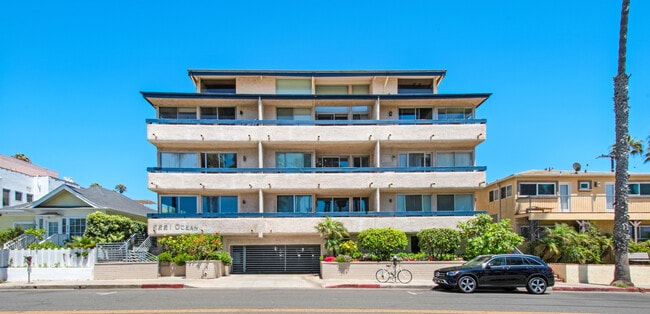 Building Photo - 2221 Ocean Ave