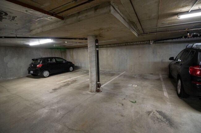 Foto del edificio - 2040 Waverly Plz N