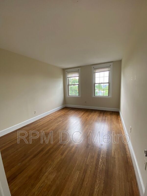 Building Photo - 815 Maryland Ave NE