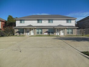 Building Photo - 4402 Jeff Scott Dr