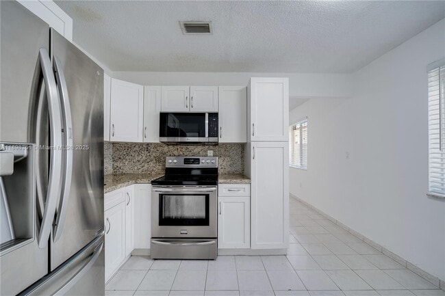 Foto del edificio - 3437 SW 25th St
