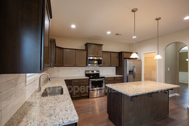 Building Photo - 122 Cedar Wy