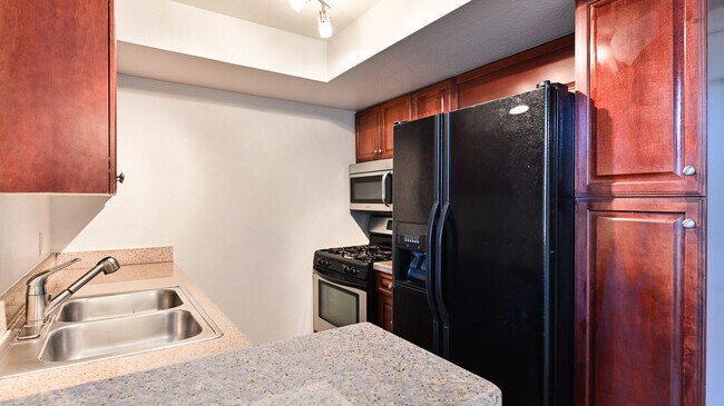 Building Photo - 5535 Canoga Ave