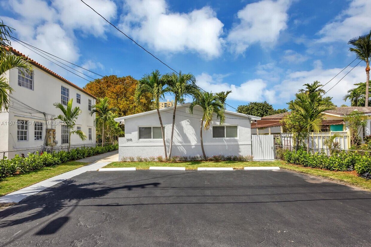 Foto principal - 3445 SW 23rd Terrace