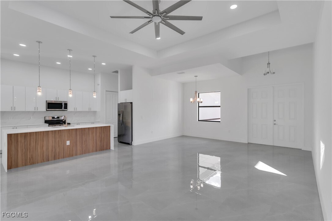 Foto principal - 3307 35th St W