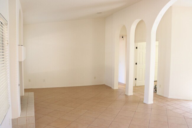 Building Photo - Canyon De Flores Home
