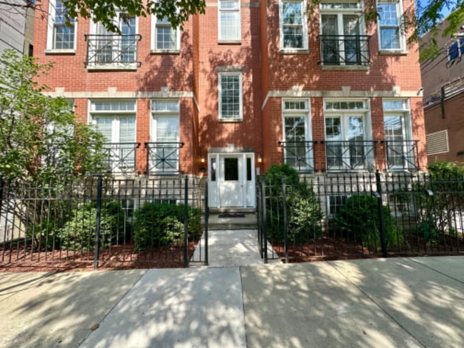 Building Photo - 1617 N Hermitage Ave